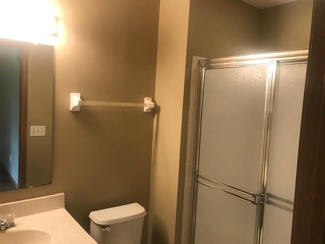 master bathroom - 8453 Olenbrook Dr