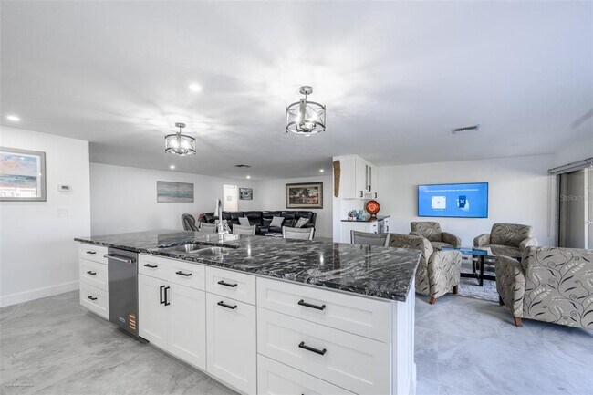 Building Photo - 149 Crescent Dr