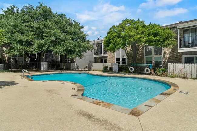 Building Photo - Gorgeous New Remodeled 2 Bedroom Condo nea...