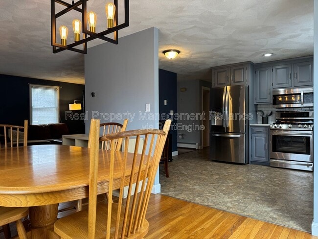 Building Photo - 14 Ravenna Ave