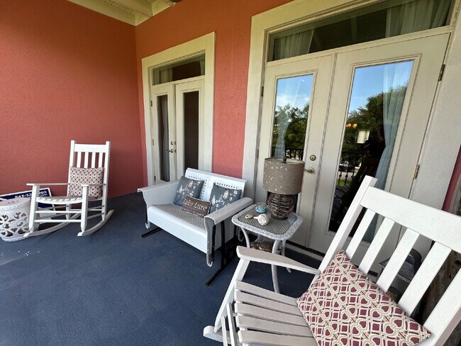 Building Photo - Beautiful Two Bedroom Fully Furnished Townhome Located in Bluffton Village!