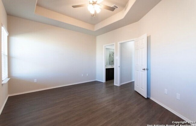 Building Photo - 3bd/2.5ba Townhouse is Seguin