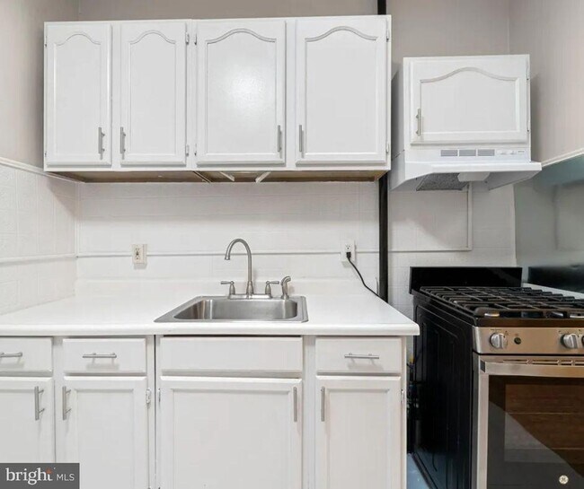 Building Photo - 3020 N Calvert St