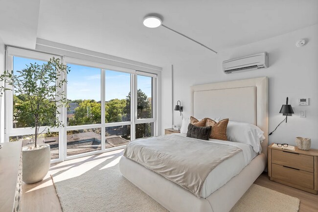 Building Photo - Lyon Place