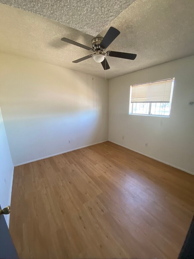 Building Photo - FOR RENT