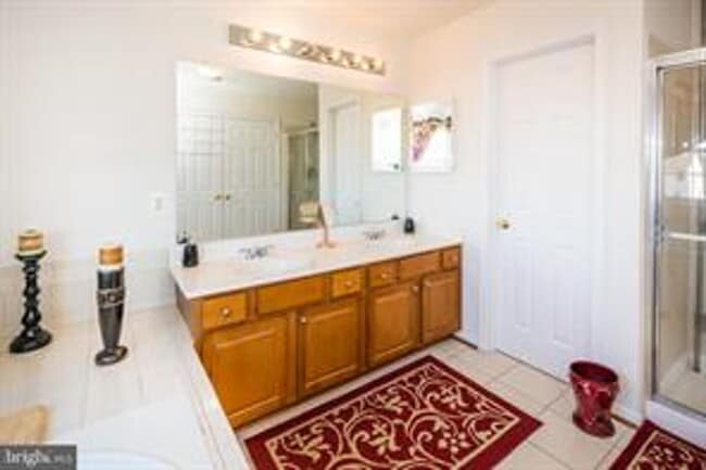 Building Photo - COMING SOON! June 1st - Beautiful Townhouse with 3rd Floor Master Suite!