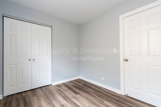 Building Photo - 2928 N Ridgeway Ave