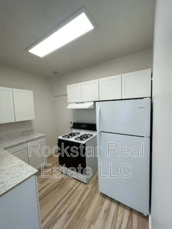 Building Photo - 1420 E 16th Ave
