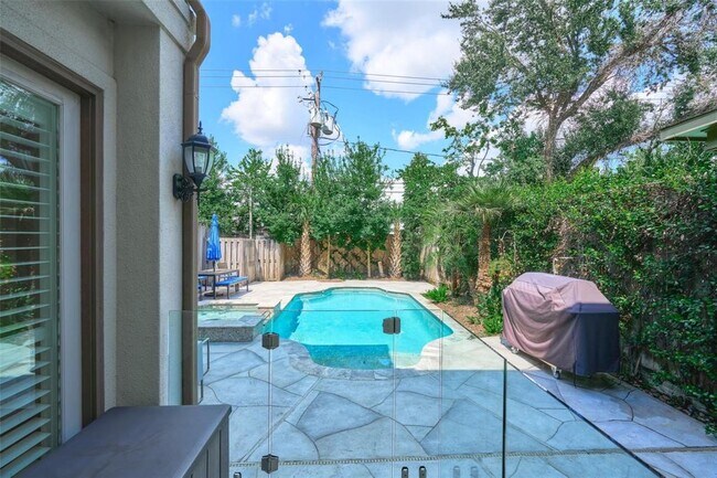 Building Photo - 4028 Gramercy St