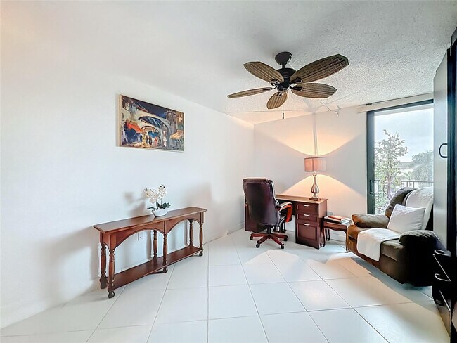 Building Photo - 1101 River Reach Dr