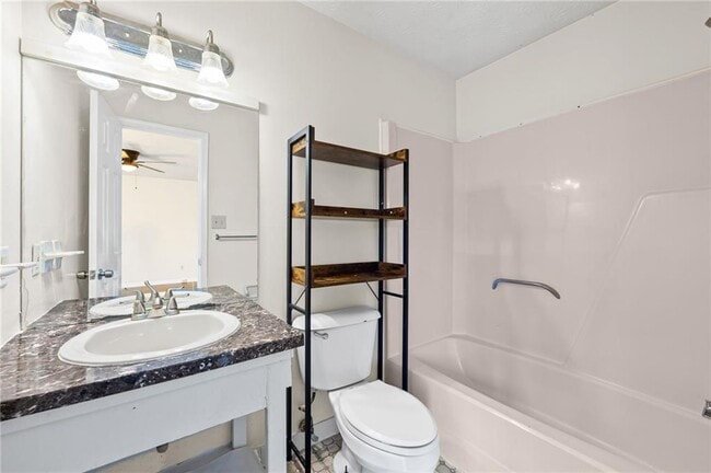 Building Photo - 2122 Fieldstone View Ct SE