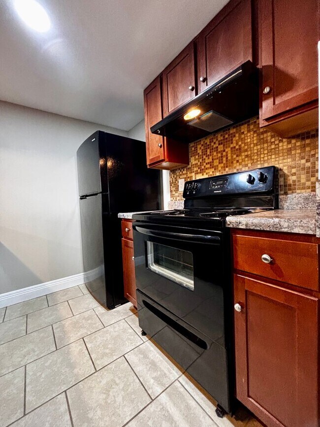 Building Photo - Newly Renovated 2-Bedroom Apartment in Serene Kettering – Schedule a Tour Today!