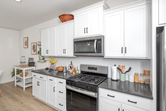 Building Photo - Stylish 3BR/2.5BA Craftsman Home with Loft...