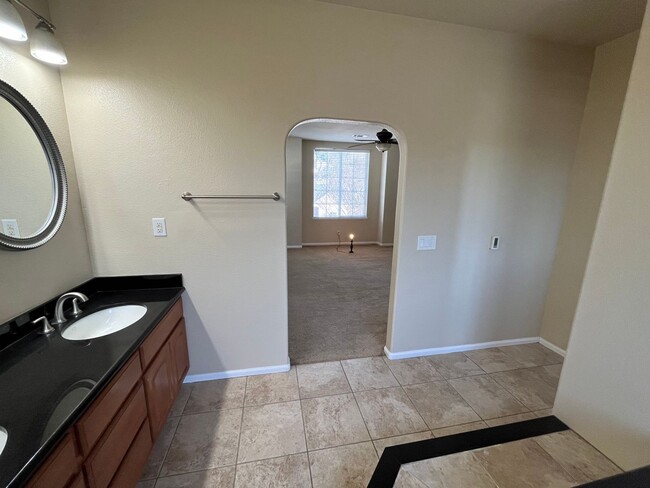 Building Photo - Upgraded and Beautiful Spacious 4 Bedroom ...