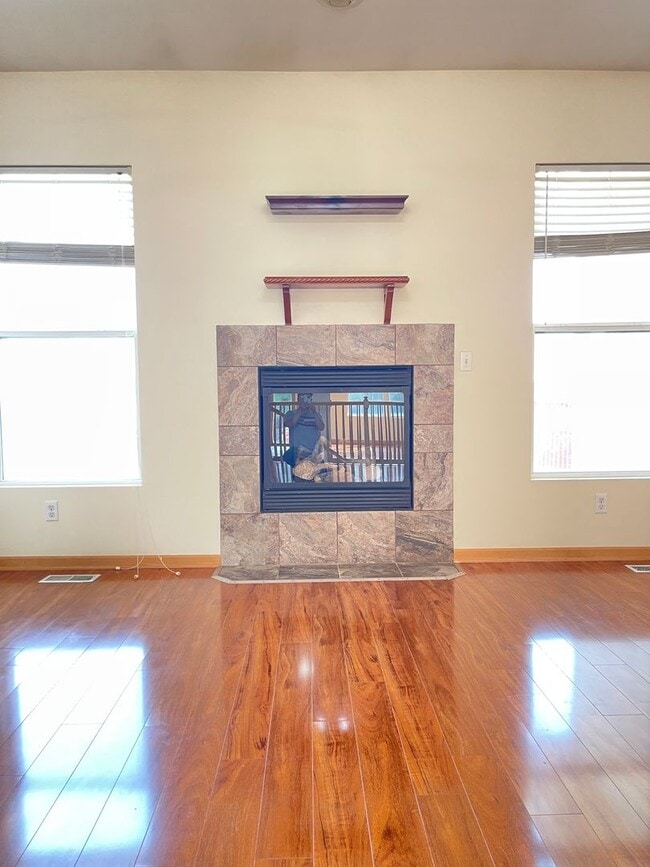 Building Photo - Move-in Special offer!!! Stunning 5 bedroo...