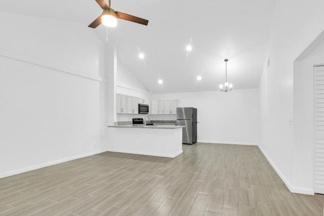 Building Photo - 13737 Yarmouth Dr