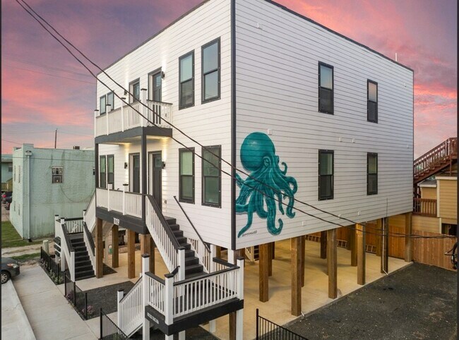 Building Photo - 1009 8th St