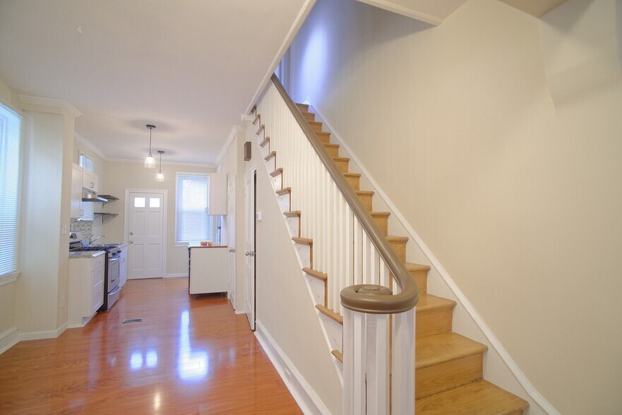 Building Photo - 3718 Calumet St