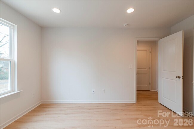 Building Photo - 2719 Capitol Dr