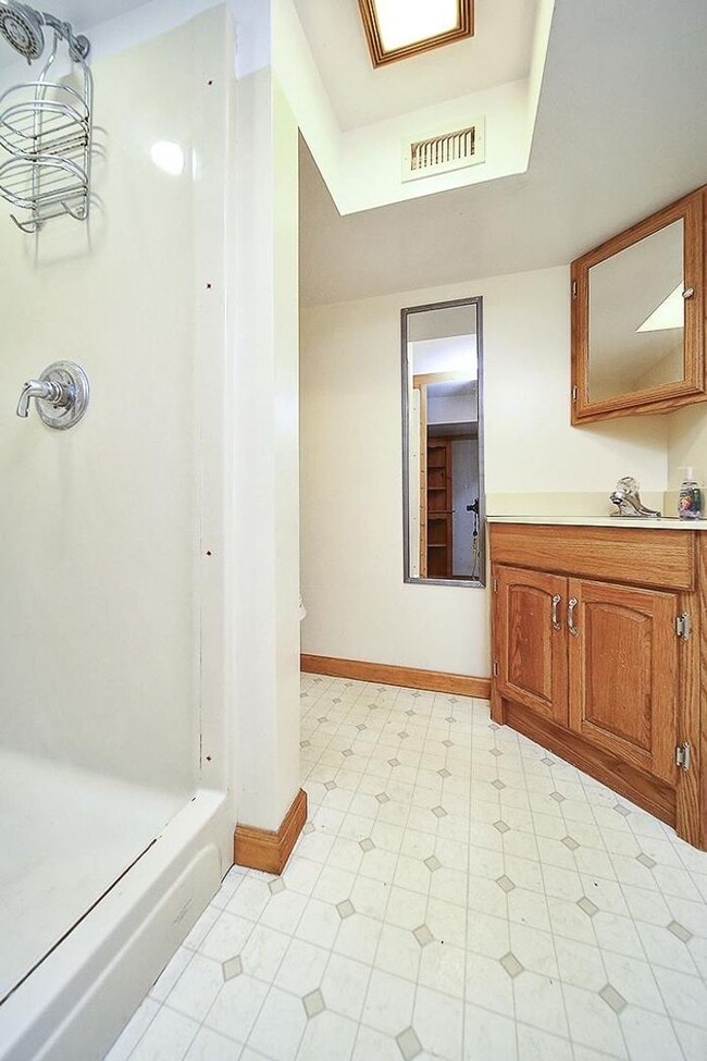 Building Photo - Picture-perfect 3BR/2BA brick bungalow In East Nashville!