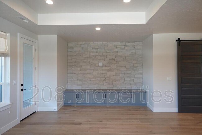 Building Photo - 3045 S Honeycomb Way