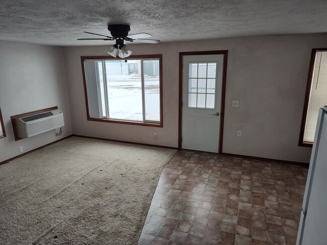 Building Photo - 5710 S Shore Dr