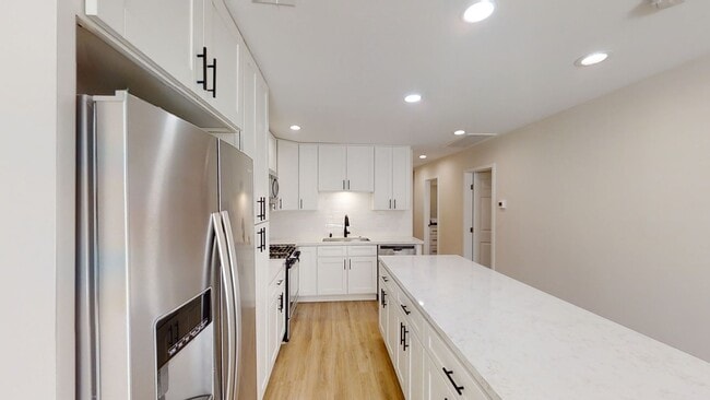 Building Photo - 4BD/2BA on West Falls! (Lease out, pending...