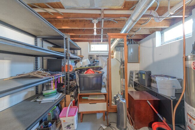 Building Photo - awesome 2 bed 1 bath Pet Friendly in Minneapolis Available for Lease