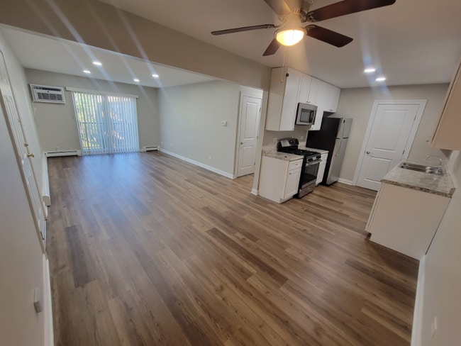 Building Photo - 428 E Bailey Rd