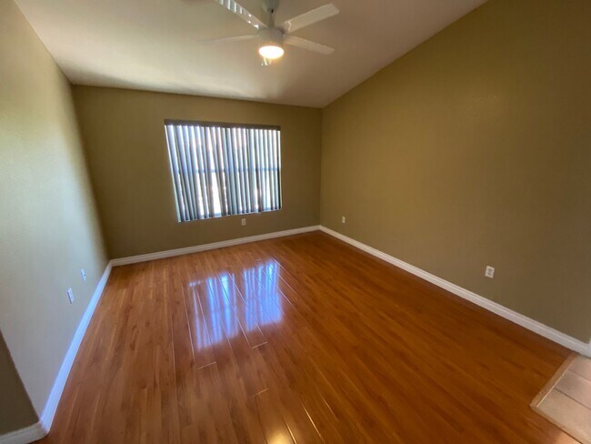 Building Photo - 555 E Silverado Ranch Blvd