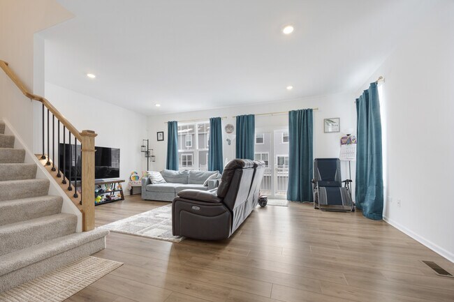 Building Photo - 620 Wolverine Dr