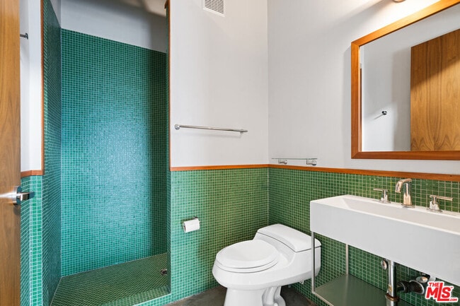 Building Photo - 1534 17th St