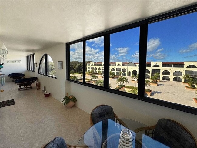 Building Photo - 5601 Jimmy Buffett Mem Hwy