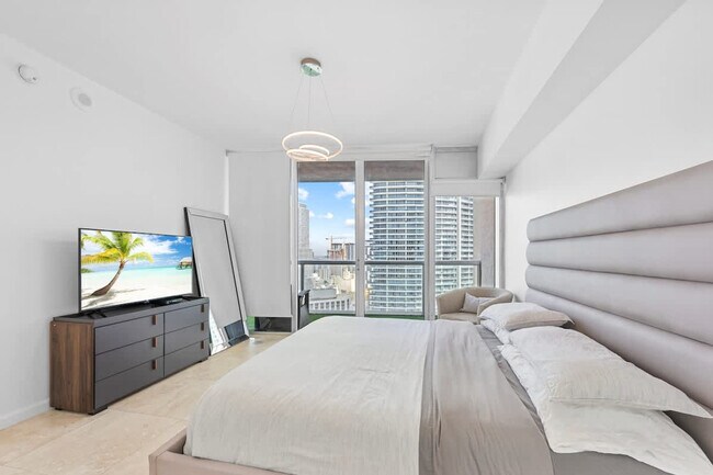 Building Photo - 495 Brickell Ave