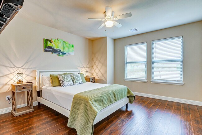 Building Photo - 3807 W Orem Dr