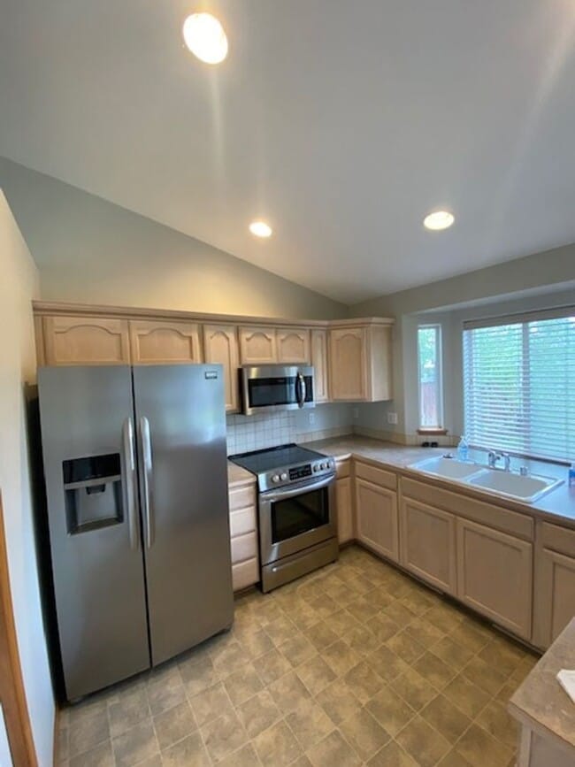 Building Photo - Beautiful 4 bed 3 bath Home Coming Soon!