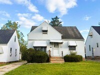 Building Photo - Charming 3-Bedroom Home in Maple Heights –...
