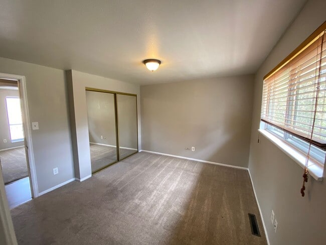 Building Photo - Beautiful Vista Grande home in cul-de-sac
