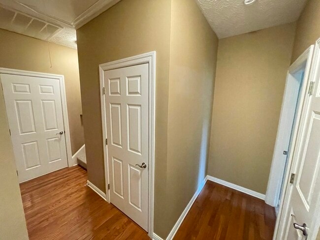 Building Photo - Wynbrooke home with large backyard, 2 car ...