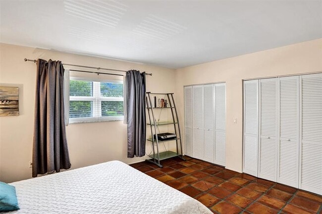 Building Photo - 1212 SE 2nd Ct