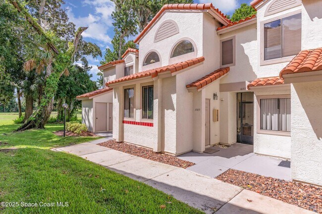 Building Photo - 1089 Country Club Dr