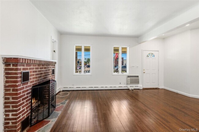 Building Photo - 120 S High St