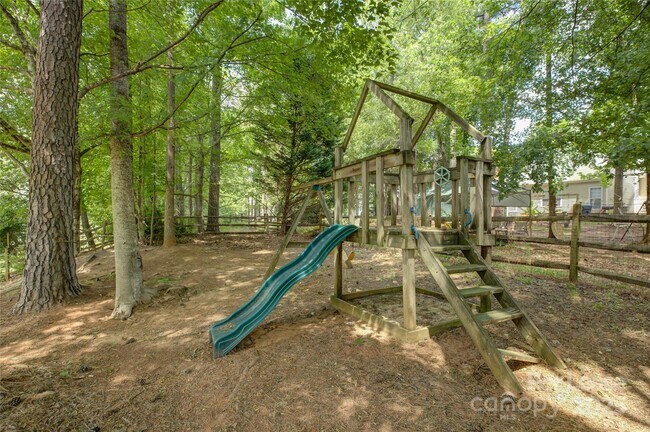 Building Photo - 7017 Scuppernong Ct