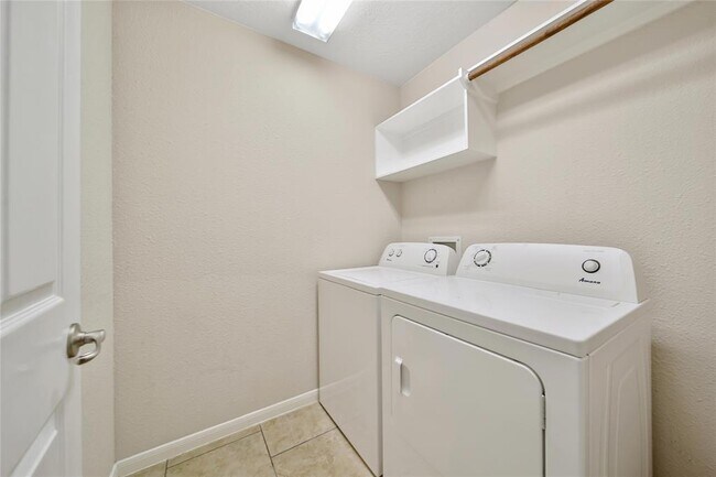 Building Photo - 18 Ebony Oaks Pl