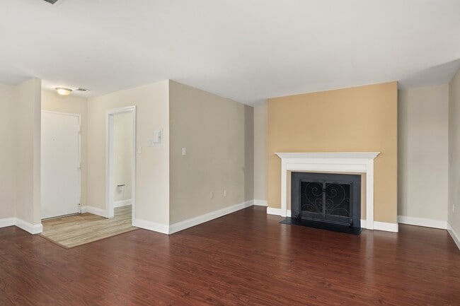 Building Photo - 10596 Twin Rivers Rd