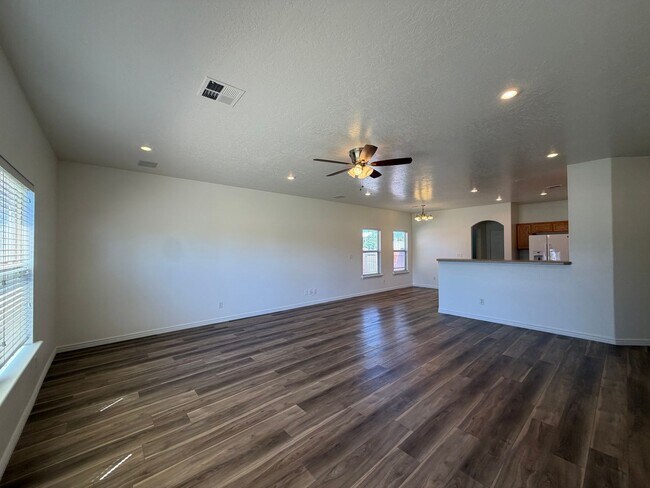 Building Photo - 519 Harvest Ln