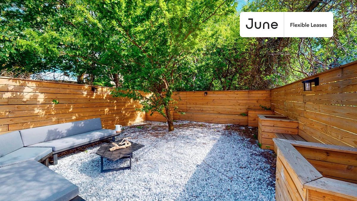 Building Photo - Cozy Private ROOM in Crown Heights