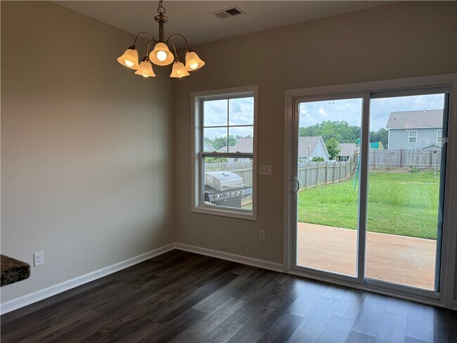 Building Photo - 117 Weaver Way