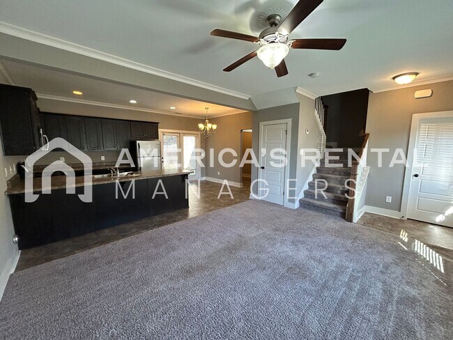 Building Photo - 417 Polo Trce