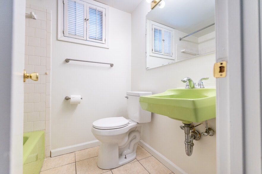 Building Photo - 9022 Joi Dr